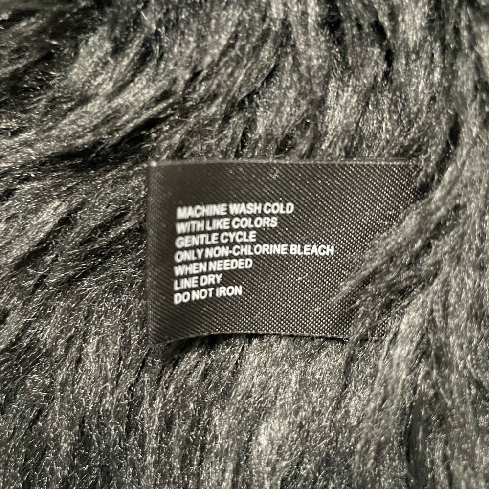 Mo-Ka Linz Faux Shearling Vest Black Women’s Size Medium - Picture 5 of 8